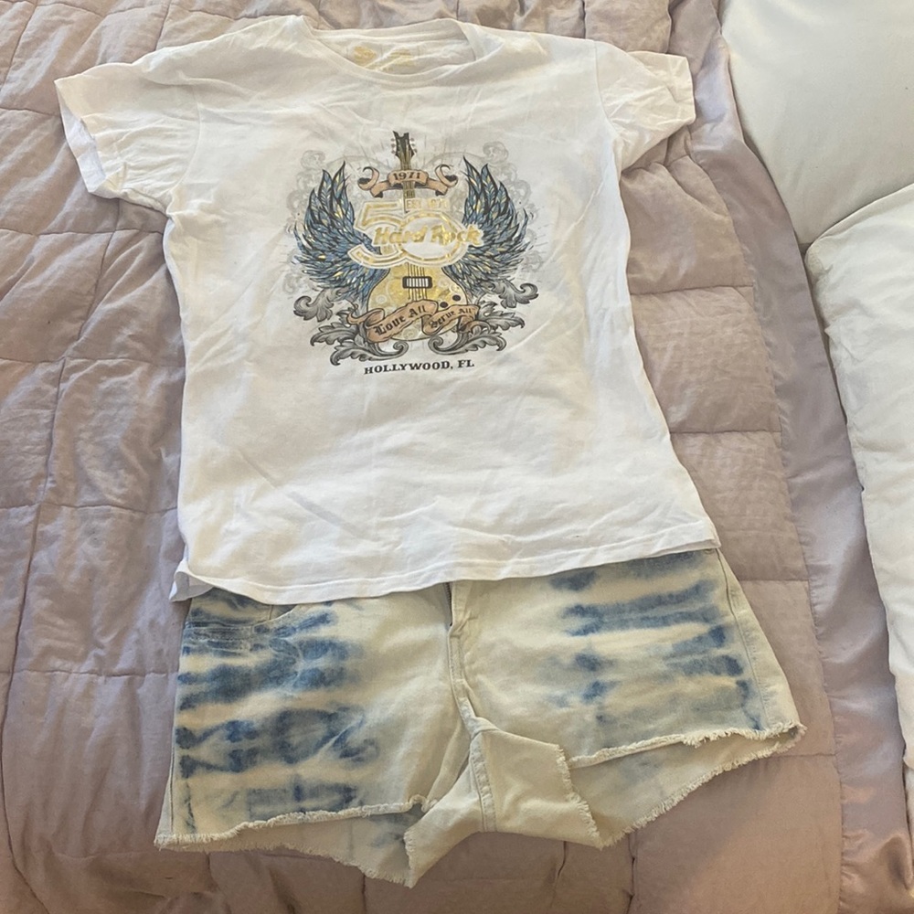 EST 1971 hard rock shirt size L, size 7, Junior Jean shorts. Stonewashed shorts.